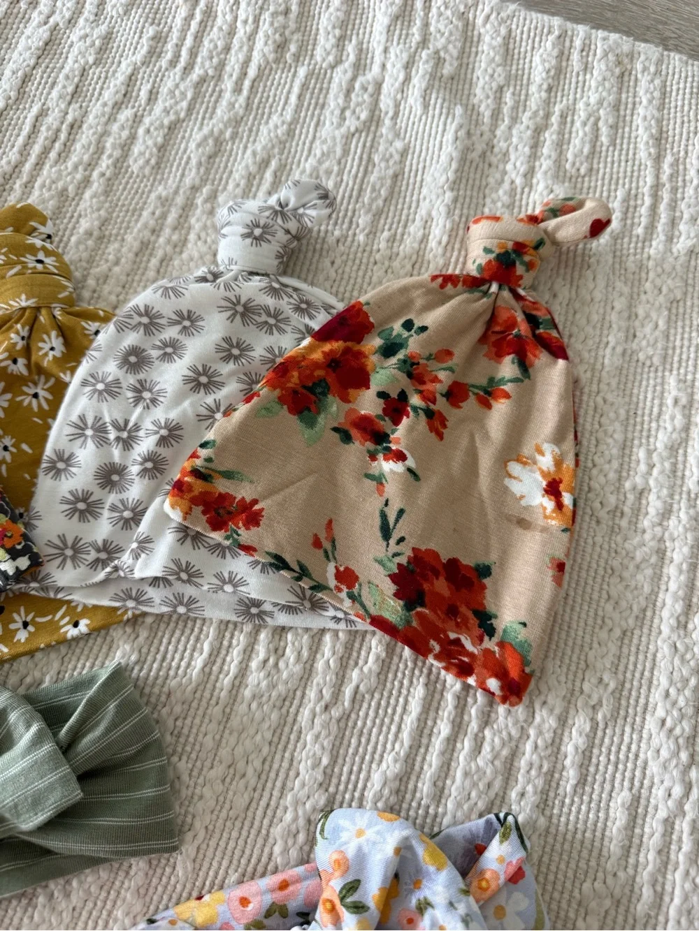 Lou Lou & Company Newborn Hat/Bow set